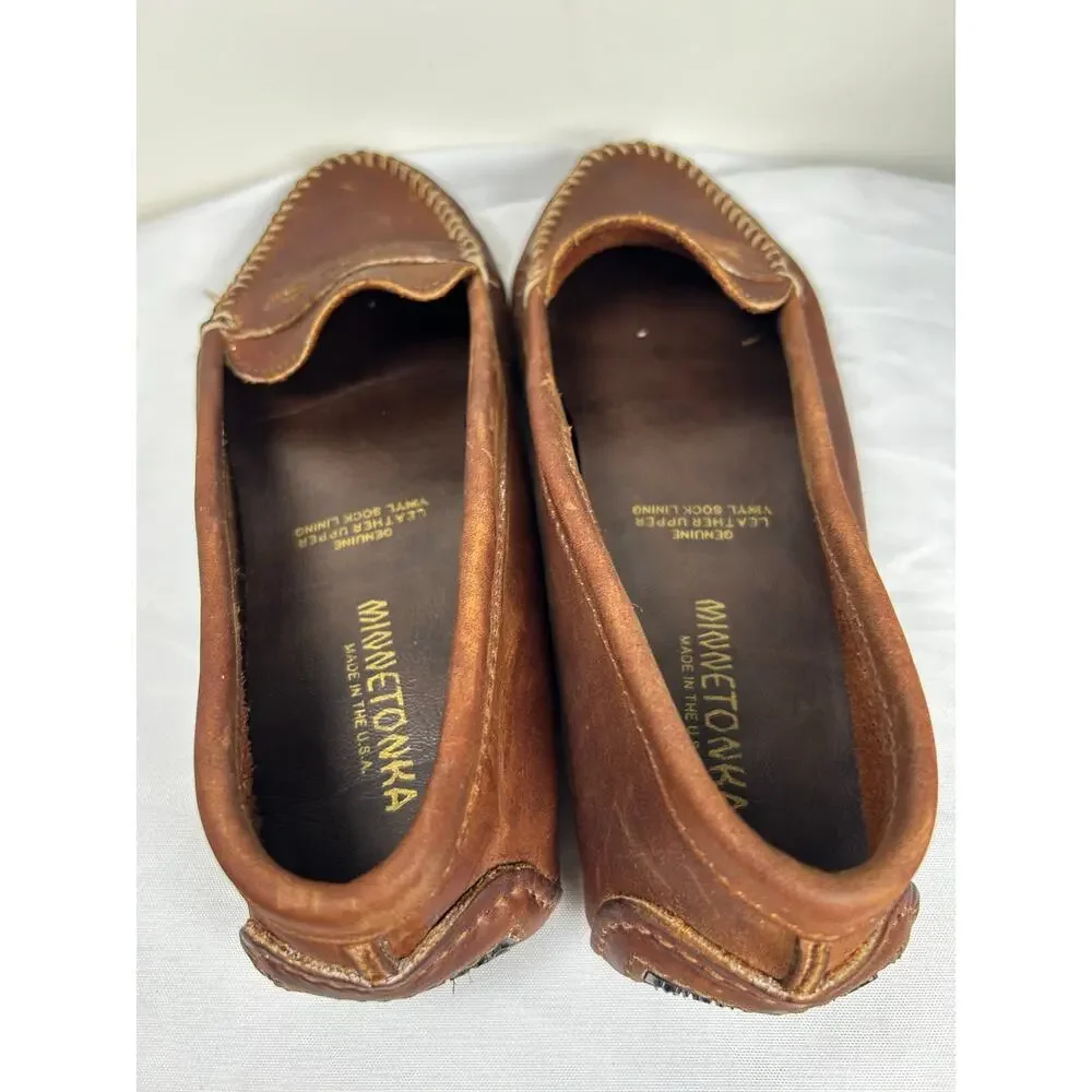 Minnetonka Venetian Tread brown Loafer women’s size 10 S but it fit size 9
